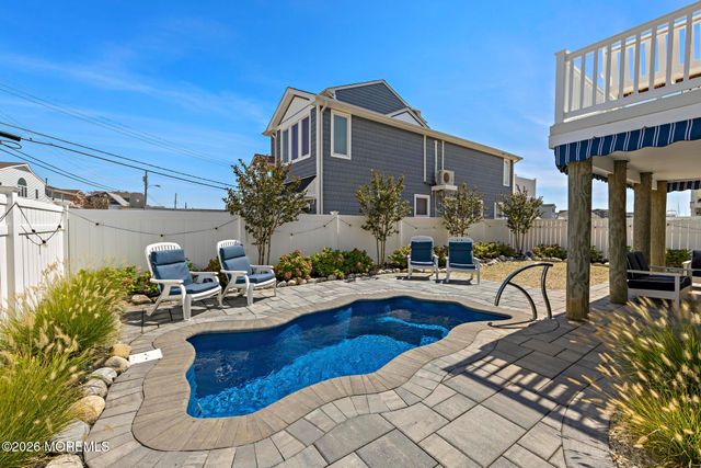 20 Jeri-Ann Drive, Manahawkin, NJ 08050
