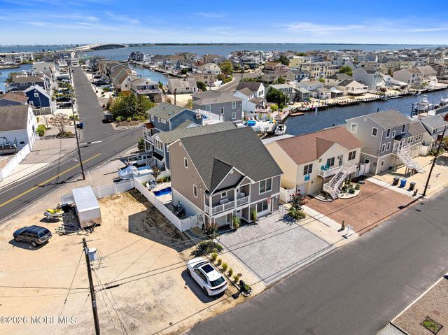20 Jeri-Ann Drive, Manahawkin, NJ 08050