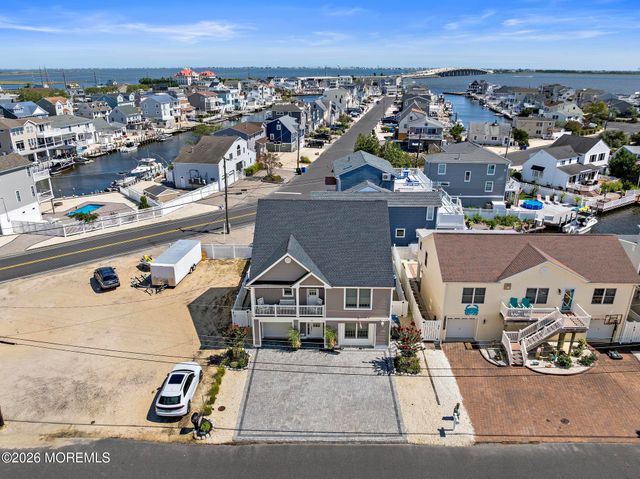 20 Jeri-Ann Drive, Manahawkin, NJ 08050