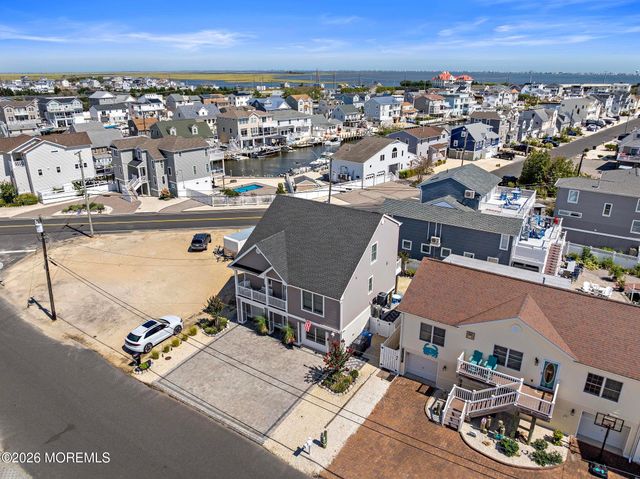 20 Jeri-Ann Drive, Manahawkin, NJ 08050