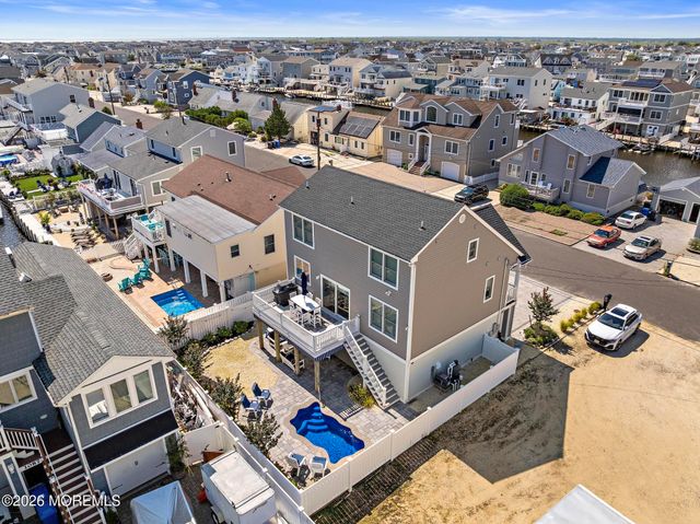 20 Jeri-Ann Drive, Manahawkin, NJ 08050