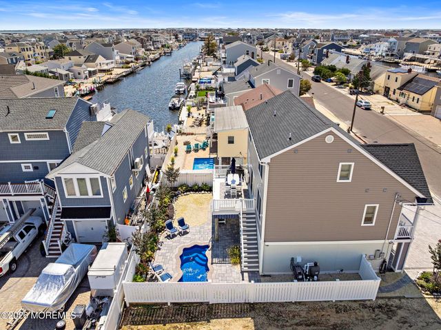 20 Jeri-Ann Drive, Manahawkin, NJ 08050