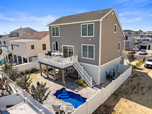 20 Jeri-Ann Drive, Manahawkin, NJ 08050