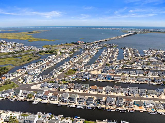 20 Jeri-Ann Drive, Manahawkin, NJ 08050