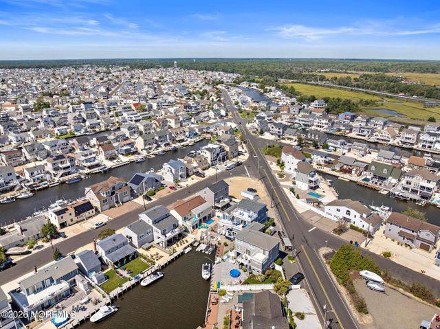 20 Jeri-Ann Drive, Manahawkin, NJ 08050