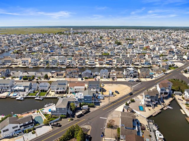 20 Jeri-Ann Drive, Manahawkin, NJ 08050