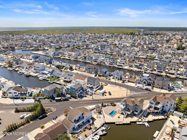 20 Jeri-Ann Drive, Manahawkin, NJ 08050