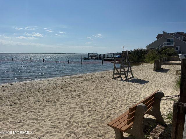 20 Jeri-Ann Drive, Manahawkin, NJ 08050