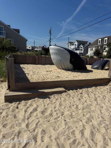 20 Jeri-Ann Drive, Manahawkin, NJ 08050