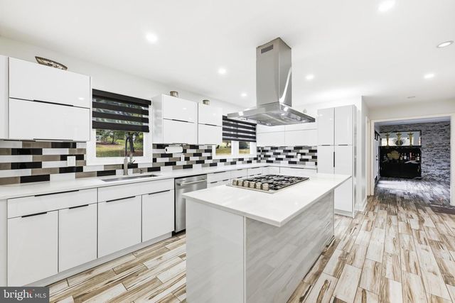 683 SUNNYSIDE AVE, Audubon, PA 19403