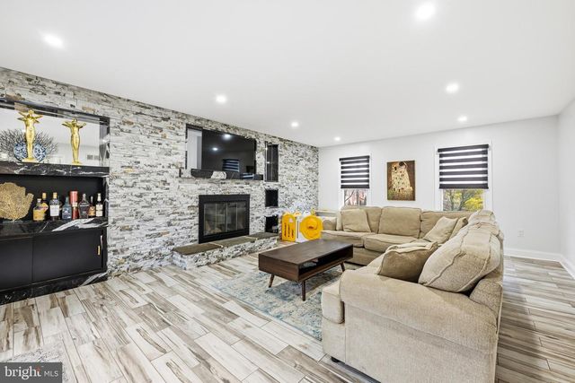 683 SUNNYSIDE AVE, Audubon, PA 19403