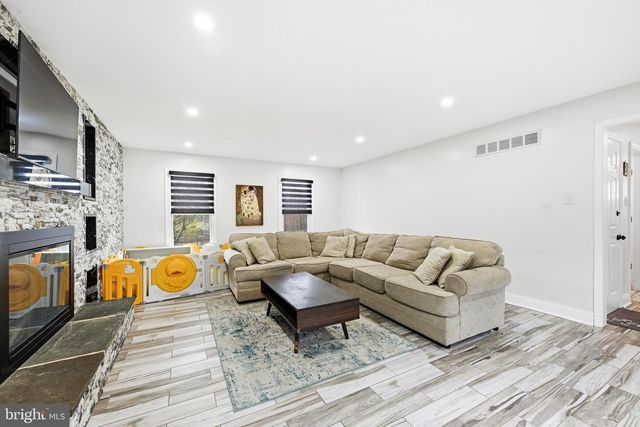 683 SUNNYSIDE AVE, Audubon, PA 19403