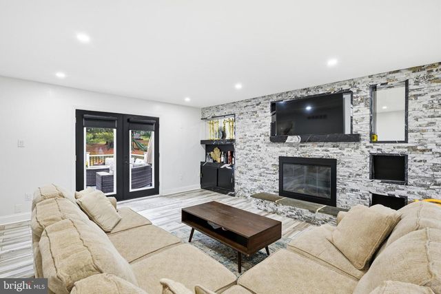 683 SUNNYSIDE AVE, Audubon, PA 19403