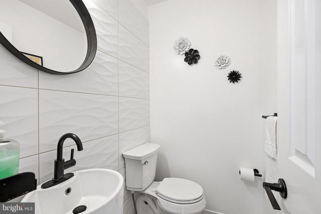 683 SUNNYSIDE AVE, Audubon, PA 19403