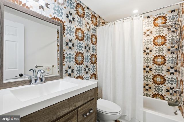 683 SUNNYSIDE AVE, Audubon, PA 19403