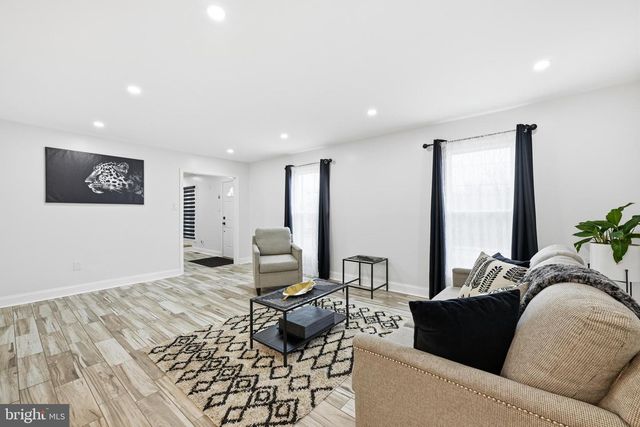 683 SUNNYSIDE AVE, Audubon, PA 19403