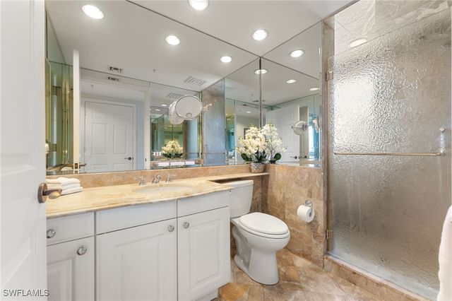 8473 Bay Colony DR 701, Naples, FL 34108