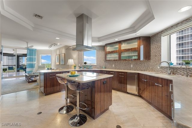 8473 Bay Colony DR 701, Naples, FL 34108