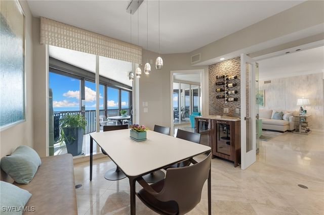 8473 Bay Colony DR 701, Naples, FL 34108