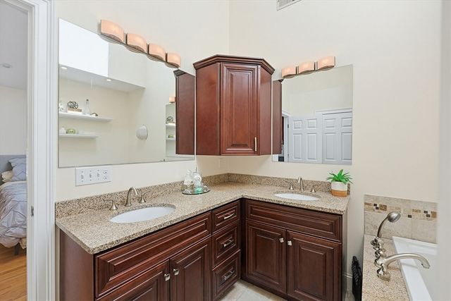 98-100 Lexington Street 100, Newton, MA 02466