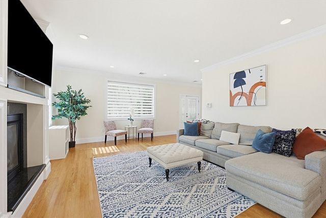 98-100 Lexington Street 100, Newton, MA 02466