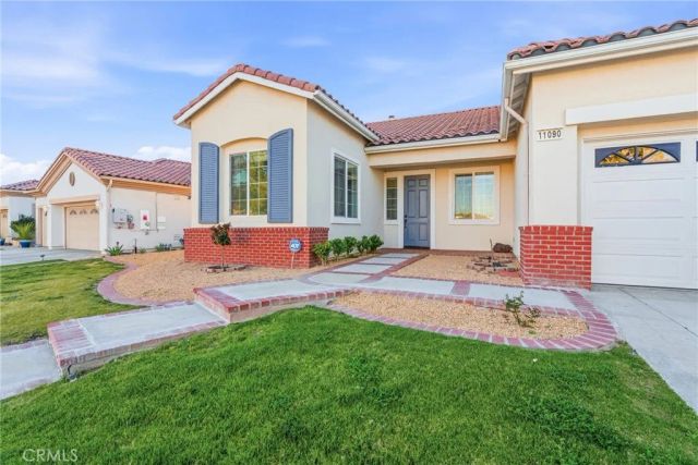 11090 Dandelion Ln, Apple Valley, CA 92308