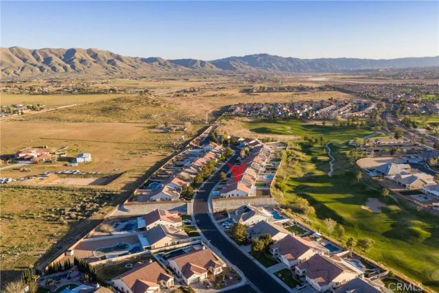 11090 Dandelion Ln, Apple Valley, CA 92308