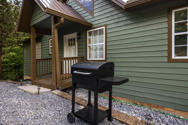 916 Hideaway Hills Circle, Sevierville, TN 37862