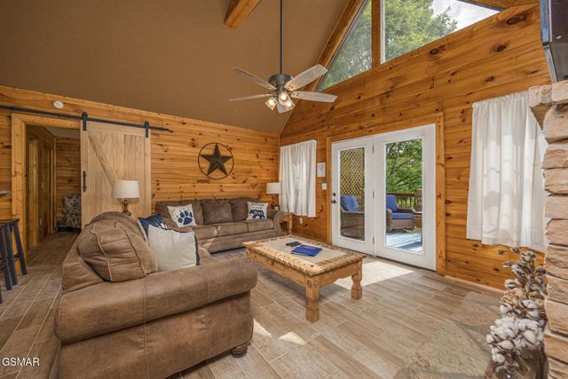 916 Hideaway Hills Circle, Sevierville, TN 37862