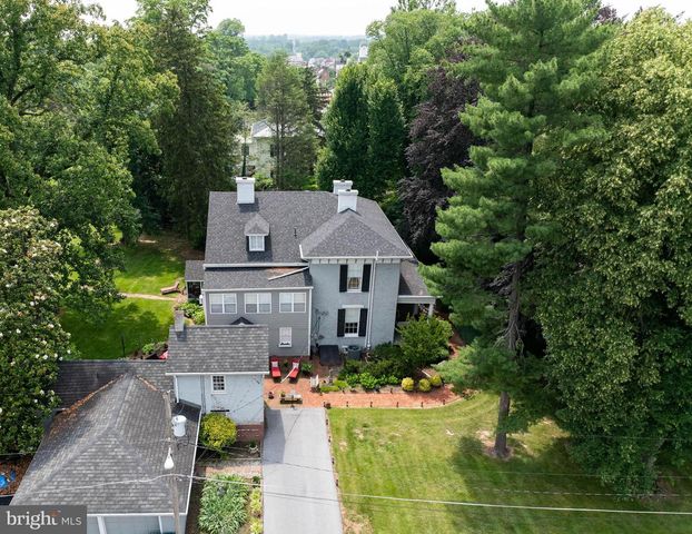 417 E WASHINGTON ST, Charles Town, WV 25414