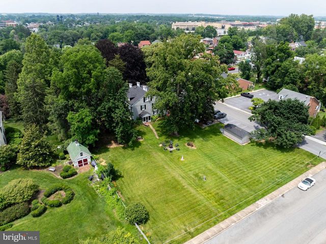 417 E WASHINGTON ST, Charles Town, WV 25414