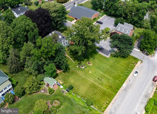 417 E WASHINGTON ST, Charles Town, WV 25414