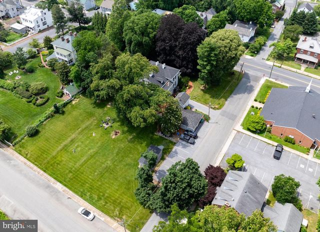 417 E WASHINGTON ST, Charles Town, WV 25414