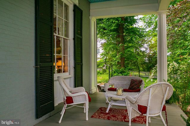 417 E WASHINGTON ST, Charles Town, WV 25414