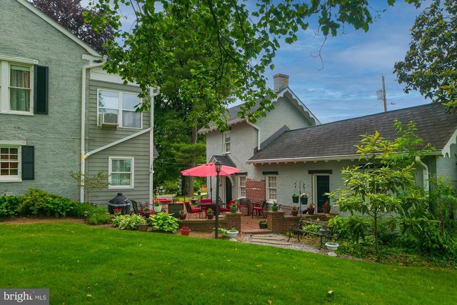 417 E WASHINGTON ST, Charles Town, WV 25414