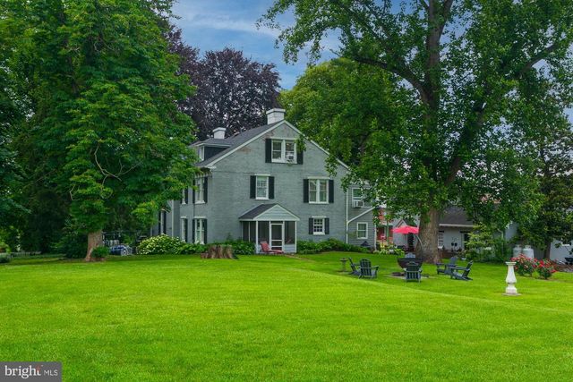 417 E WASHINGTON ST, Charles Town, WV 25414