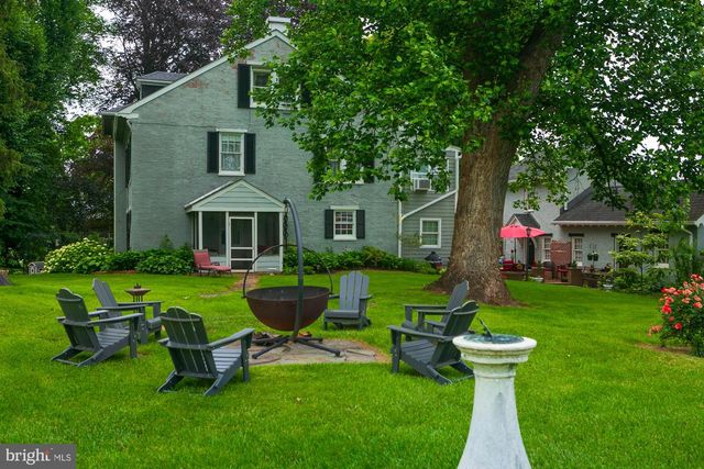 417 E WASHINGTON ST, Charles Town, WV 25414