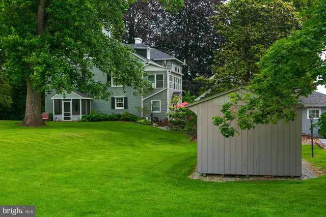 417 E WASHINGTON ST, Charles Town, WV 25414