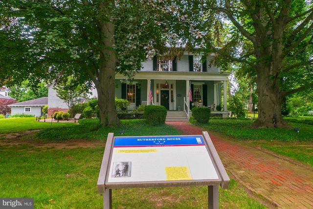 417 E WASHINGTON ST, Charles Town, WV 25414