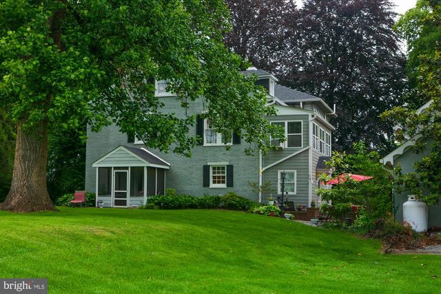 417 E WASHINGTON ST, Charles Town, WV 25414