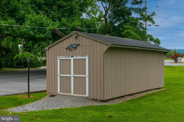 417 E WASHINGTON ST, Charles Town, WV 25414