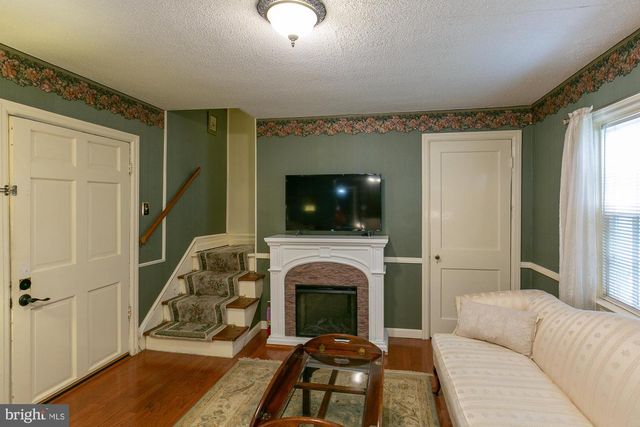 417 E WASHINGTON ST, Charles Town, WV 25414