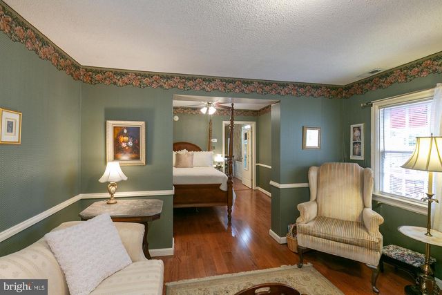 417 E WASHINGTON ST, Charles Town, WV 25414