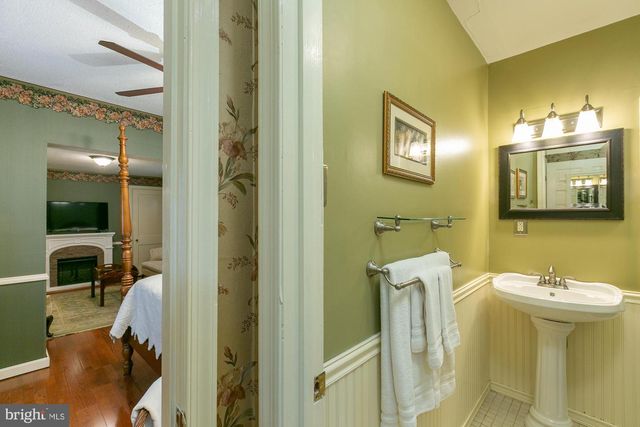 417 E WASHINGTON ST, Charles Town, WV 25414