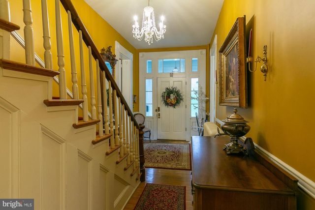 417 E WASHINGTON ST, Charles Town, WV 25414