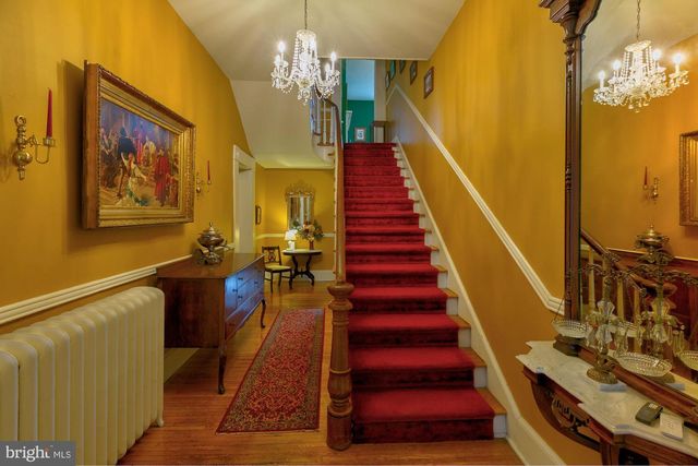 417 E WASHINGTON ST, Charles Town, WV 25414