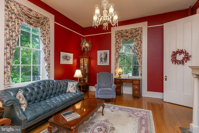 417 E WASHINGTON ST, Charles Town, WV 25414