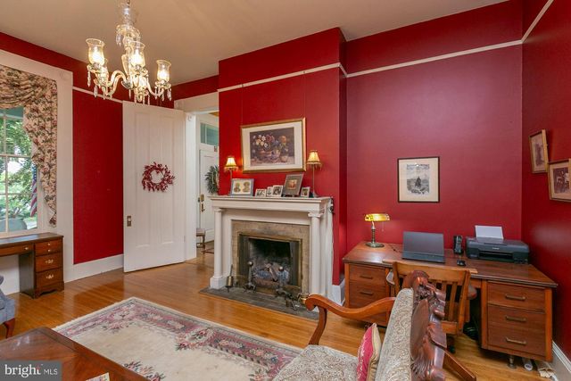 417 E WASHINGTON ST, Charles Town, WV 25414