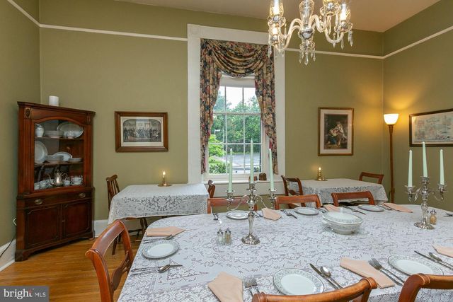 417 E WASHINGTON ST, Charles Town, WV 25414