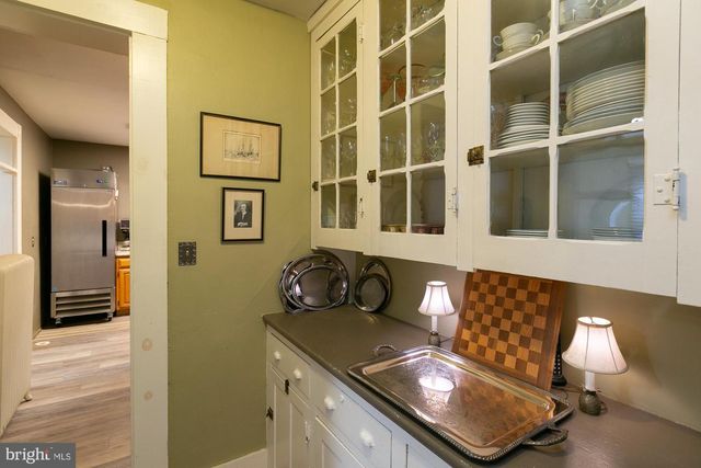 417 E WASHINGTON ST, Charles Town, WV 25414